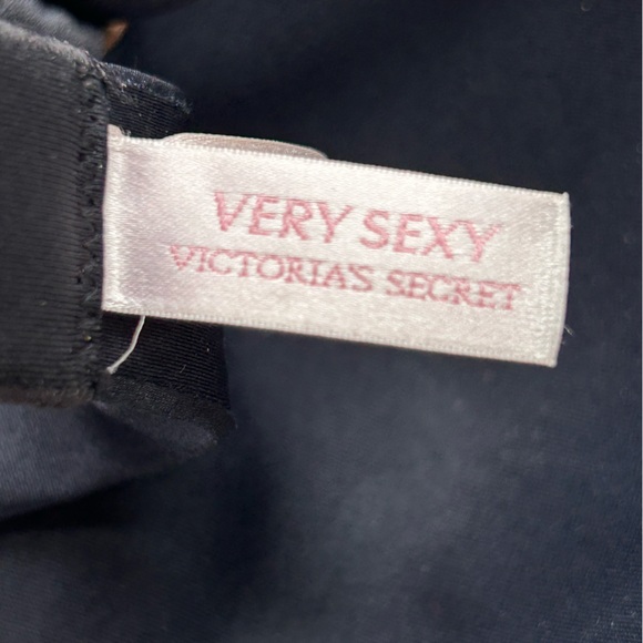 2 BRA SET Victoria’s Secret Very Sexy in Black and La Senza Beyond Cleav… - Picture 5 of 16